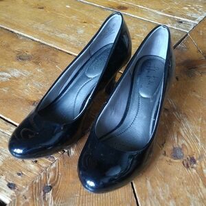 Life Stride Black Patent Heels